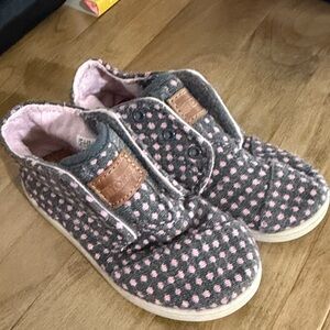 Toms Kids Slippers with Pink Heart Pattern